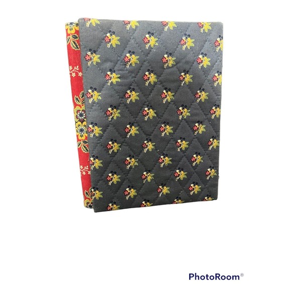 Vera Bradley Picture Frame -Double Sided -Free Standing Quilted "Emily" ~6"x7.5" - Picture 2 of 3